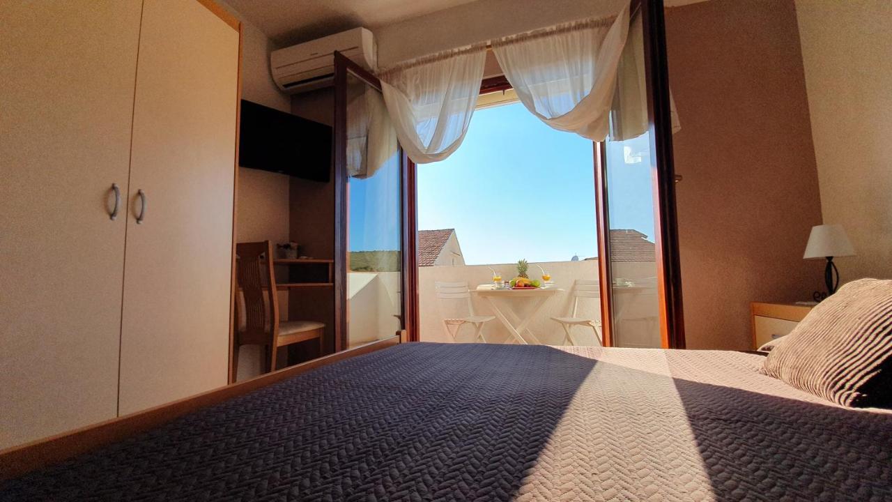 Apartments Sime Sukošan Buitenkant foto